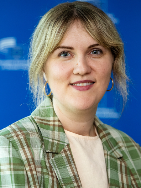 Adela Buruzan