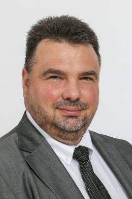 Portrait photo of Laurentiu Plosceanu