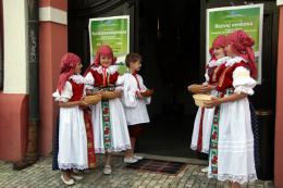 Children dressed in the traditional Moravian costume